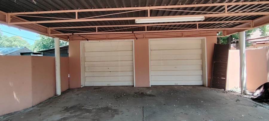 To Let 5 Bedroom Property for Rent in Flamwood North West